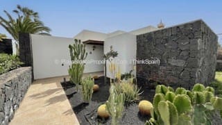 3 bedroom Villa for sale in Playa Blanca with pool - € 475,000 (Ref: 9782369)