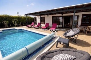 3 soveværelse Villa til salg i Playa Blanca, Yaiza med swimmingpool - € 475.000 (Ref: 9782369)