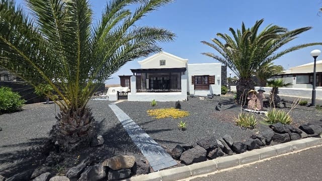 2 soveværelse Villa til leje i Playa Blanca, Yaiza med swimmingpool garage - € 1.500 (Ref: 9863874)