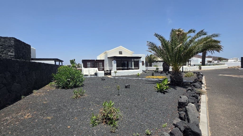 2 soveværelse Villa til leje i Playa Blanca med swimmingpool garage - € 1.500 (Ref: 9863874)