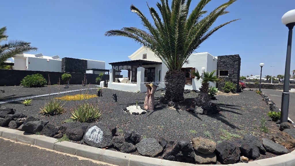 2 soveværelse Villa til leje i Playa Blanca med swimmingpool garage - € 1.500 (Ref: 9863874)