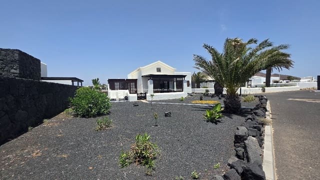 2 soveværelse Villa til leje i Playa Blanca, Yaiza med swimmingpool garage - € 1.500 (Ref: 9863874)