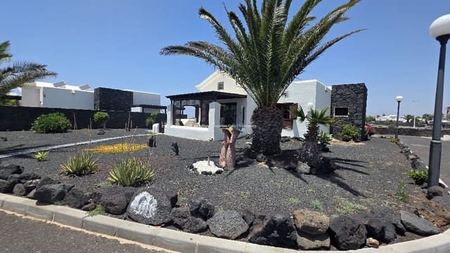 2 soveværelse Villa til leje i Playa Blanca, Yaiza med swimmingpool garage - € 1.500 (Ref: 9863874)