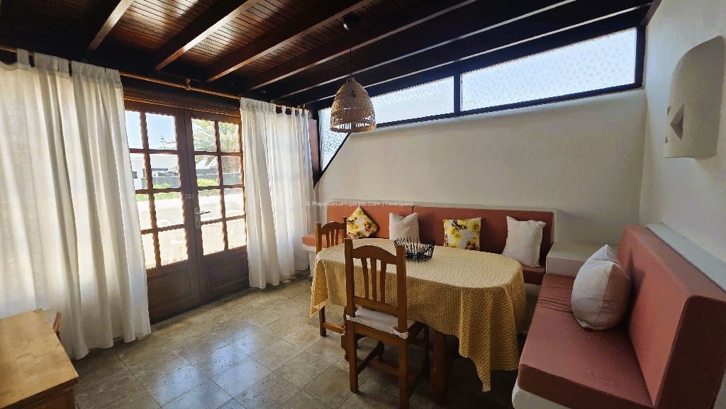 2 soveværelse Villa til leje i Playa Blanca med swimmingpool garage - € 1.500 (Ref: 9863874)