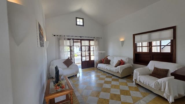 2 soveværelse Villa til leje i Playa Blanca, Yaiza med swimmingpool garage - € 1.500 (Ref: 9863874)