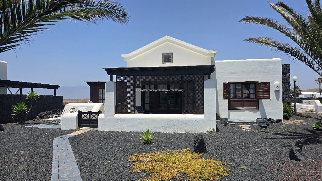 2 soveværelse Villa til leje i Playa Blanca med swimmingpool garage - € 1.500 (Ref: 9863874)