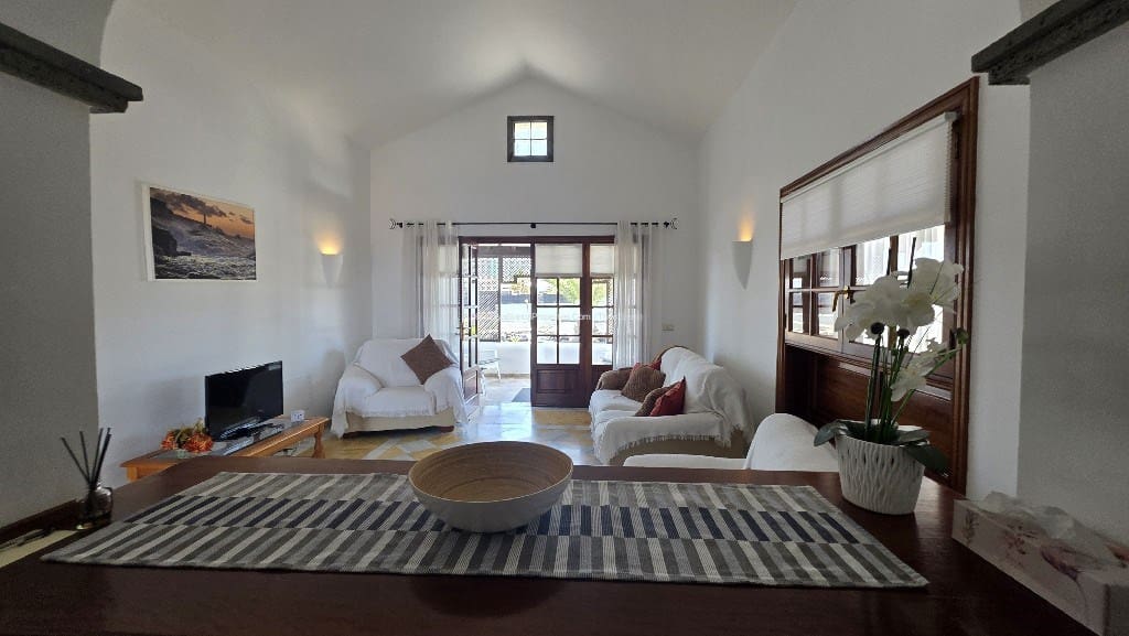 2 soveværelse Villa til leje i Playa Blanca med swimmingpool garage - € 1.500 (Ref: 9863874)