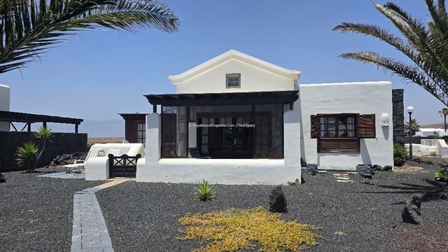 2 soveværelse Villa til leje i Playa Blanca, Yaiza med swimmingpool garage - € 1.500 (Ref: 9863874)