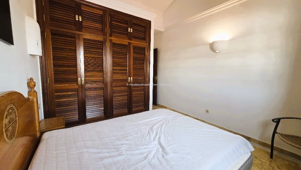 2 soveværelse Villa til leje i Playa Blanca med swimmingpool garage - € 1.500 (Ref: 9863874)