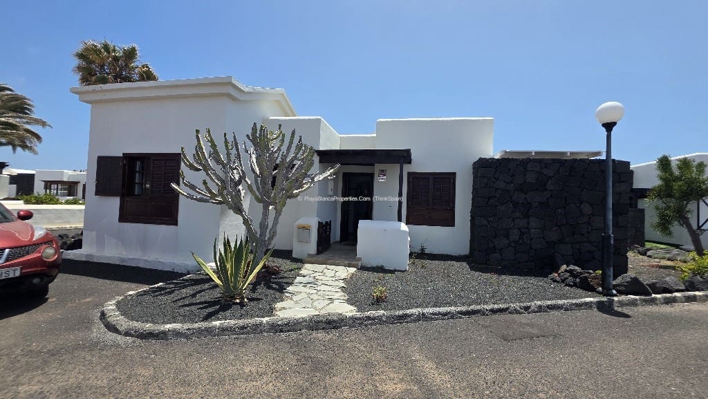 2 soveværelse Villa til leje i Playa Blanca med swimmingpool garage - € 1.500 (Ref: 9863874)