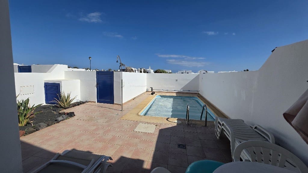 2 bedroom Villa for rent in Playa Blanca with pool garage - € 1,600 (Ref: 9868121)