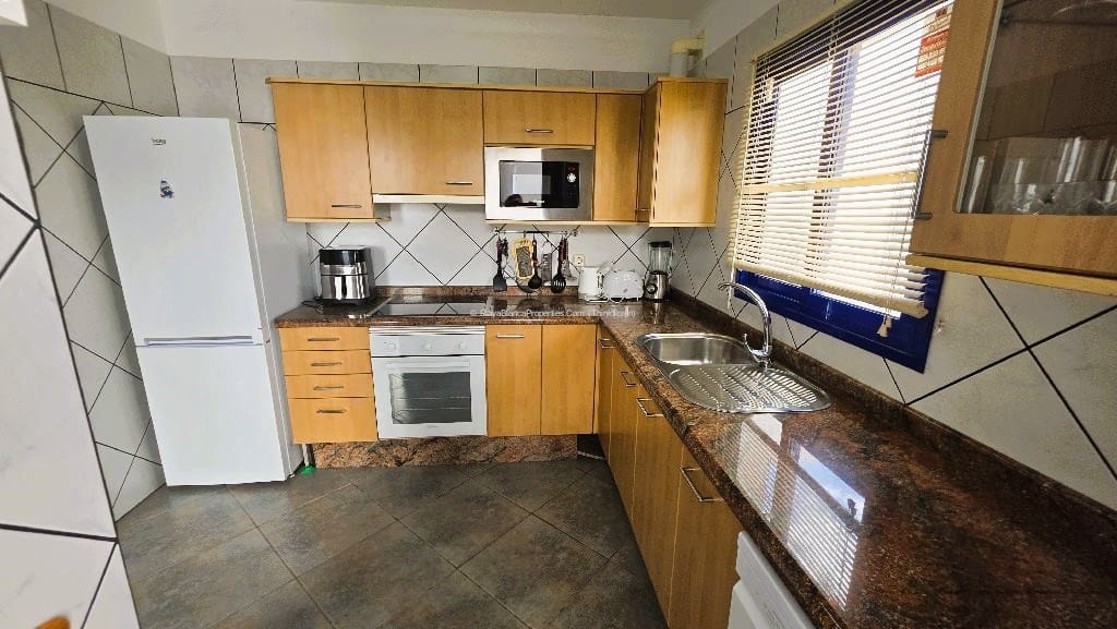 2 bedroom Villa for rent in Playa Blanca with pool garage - € 1,600 (Ref: 9868121)