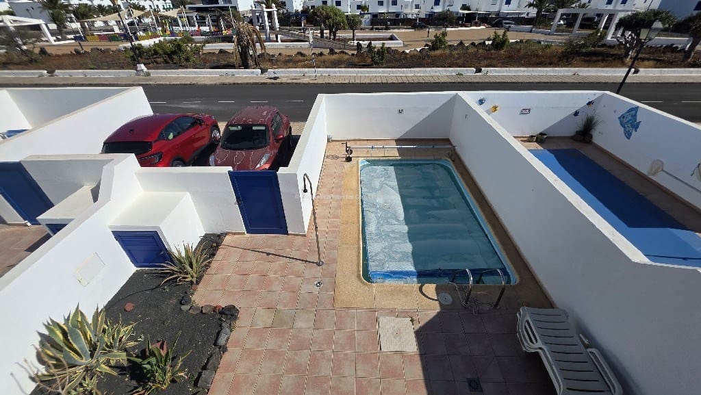 2 bedroom Villa for rent in Playa Blanca with pool garage - € 1,600 (Ref: 9868121)