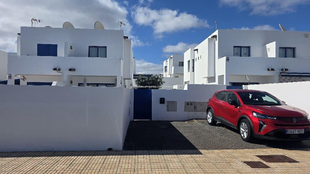 2 bedroom Villa for rent in Playa Blanca with pool garage - € 1,600 (Ref: 9868121)