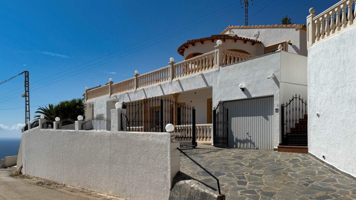 4 makuuhuone Huvila myytävänä paikassa Calpe / Calp mukana uima-altaan 
autotalli - 690 000 € (Ref: 10004557)