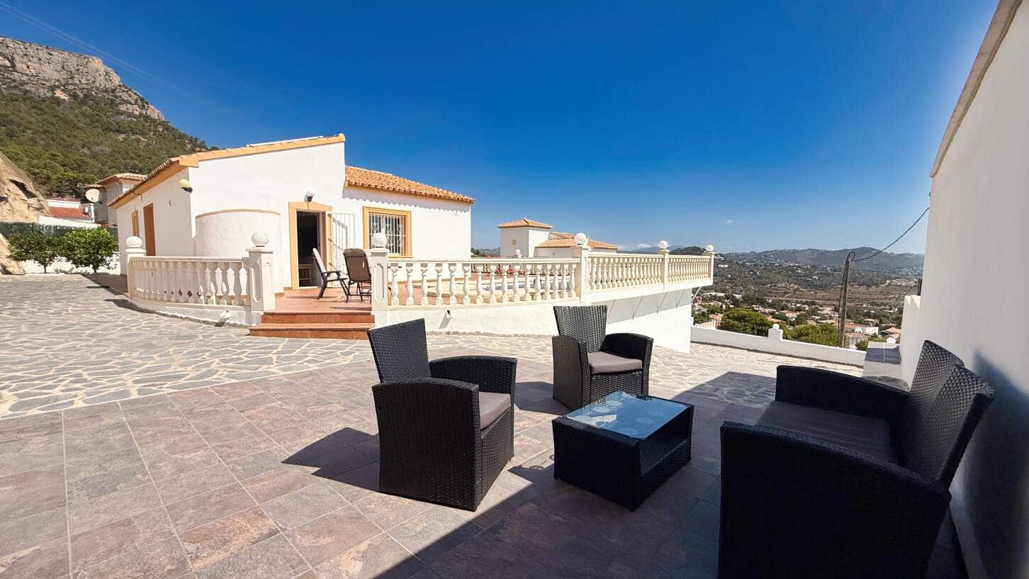 4 makuuhuone Huvila myytävänä paikassa Calpe / Calp mukana uima-altaan 
autotalli - 690 000 € (Ref: 10004557)