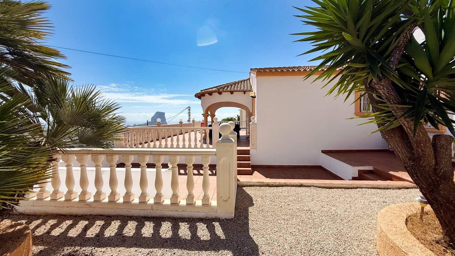 4 makuuhuone Huvila myytävänä paikassa Calpe / Calp mukana uima-altaan 
autotalli - 690 000 € (Ref: 10004557)