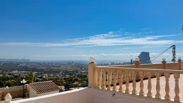 4 makuuhuone Huvila myytävänä paikassa Calpe / Calp mukana uima-altaan 
autotalli - 690 000 € (Ref: 10004557)