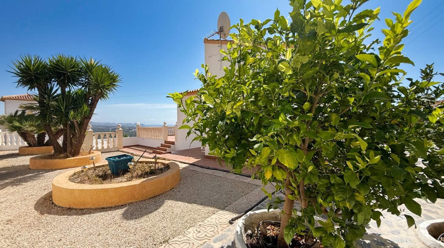 4 makuuhuone Huvila myytävänä paikassa Calpe / Calp mukana uima-altaan 
autotalli - 690 000 € (Ref: 10004557)