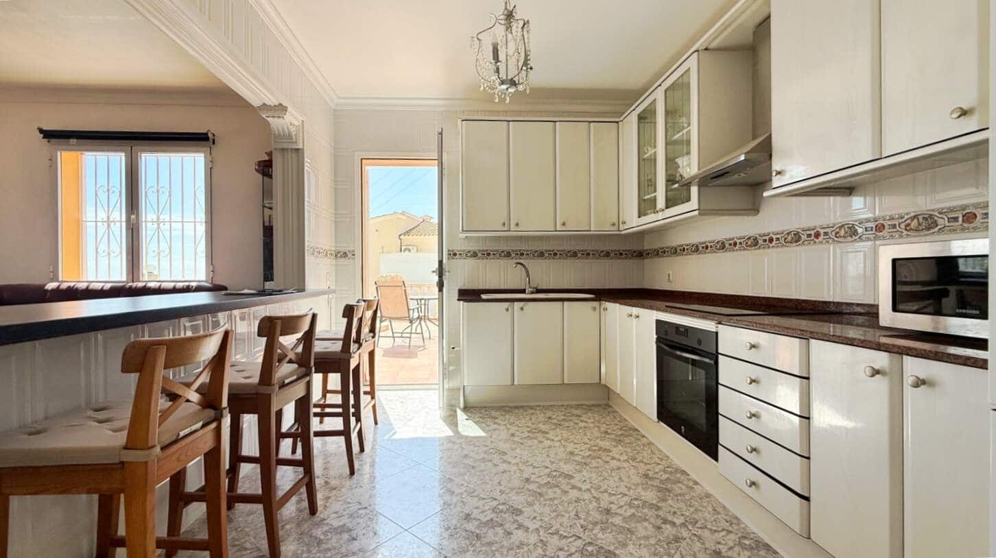 4 makuuhuone Huvila myytävänä paikassa Calpe / Calp mukana uima-altaan 
autotalli - 690 000 € (Ref: 10004557)