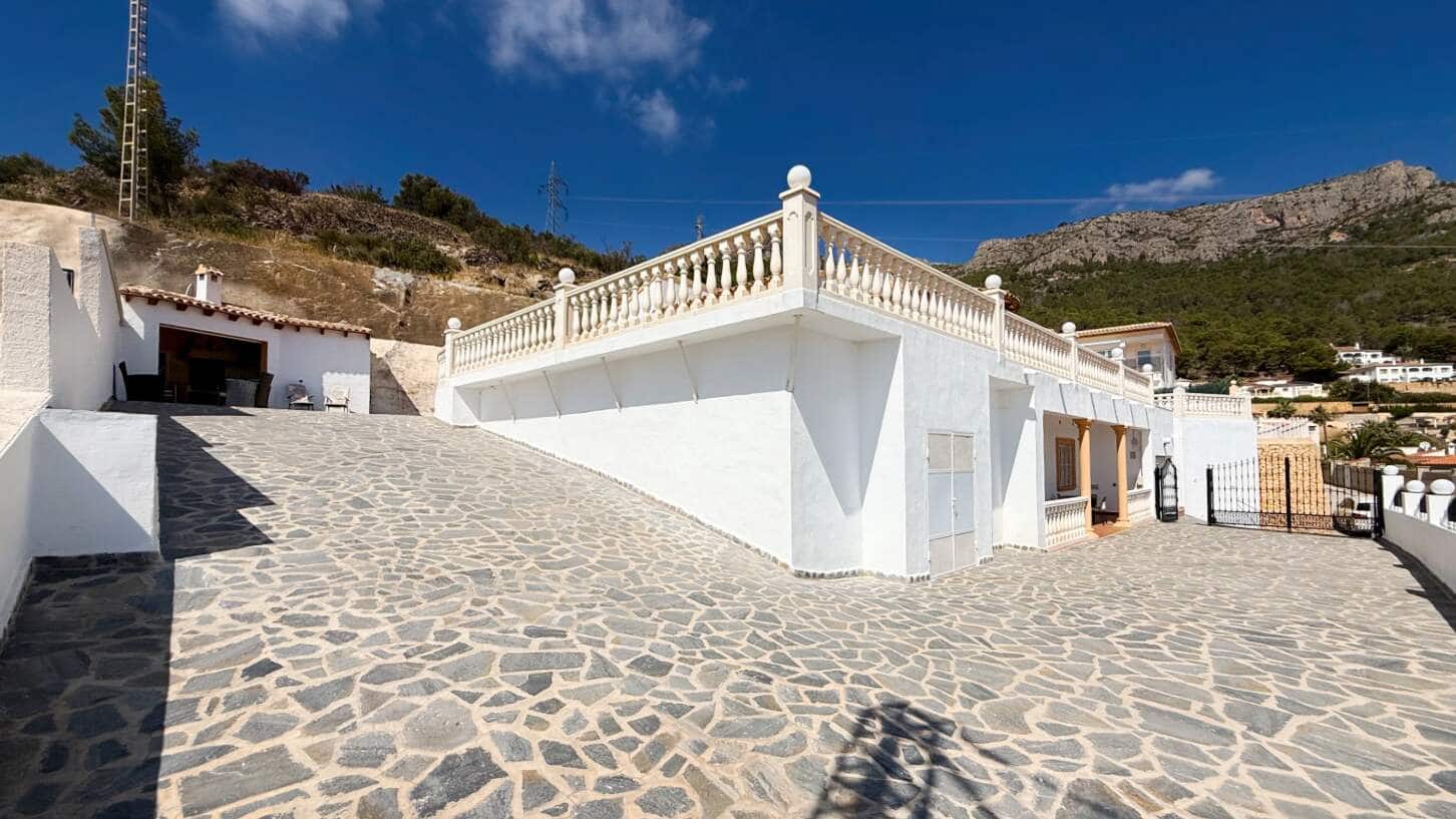 4 makuuhuone Huvila myytävänä paikassa Calpe / Calp mukana uima-altaan 
autotalli - 690 000 € (Ref: 10004557)