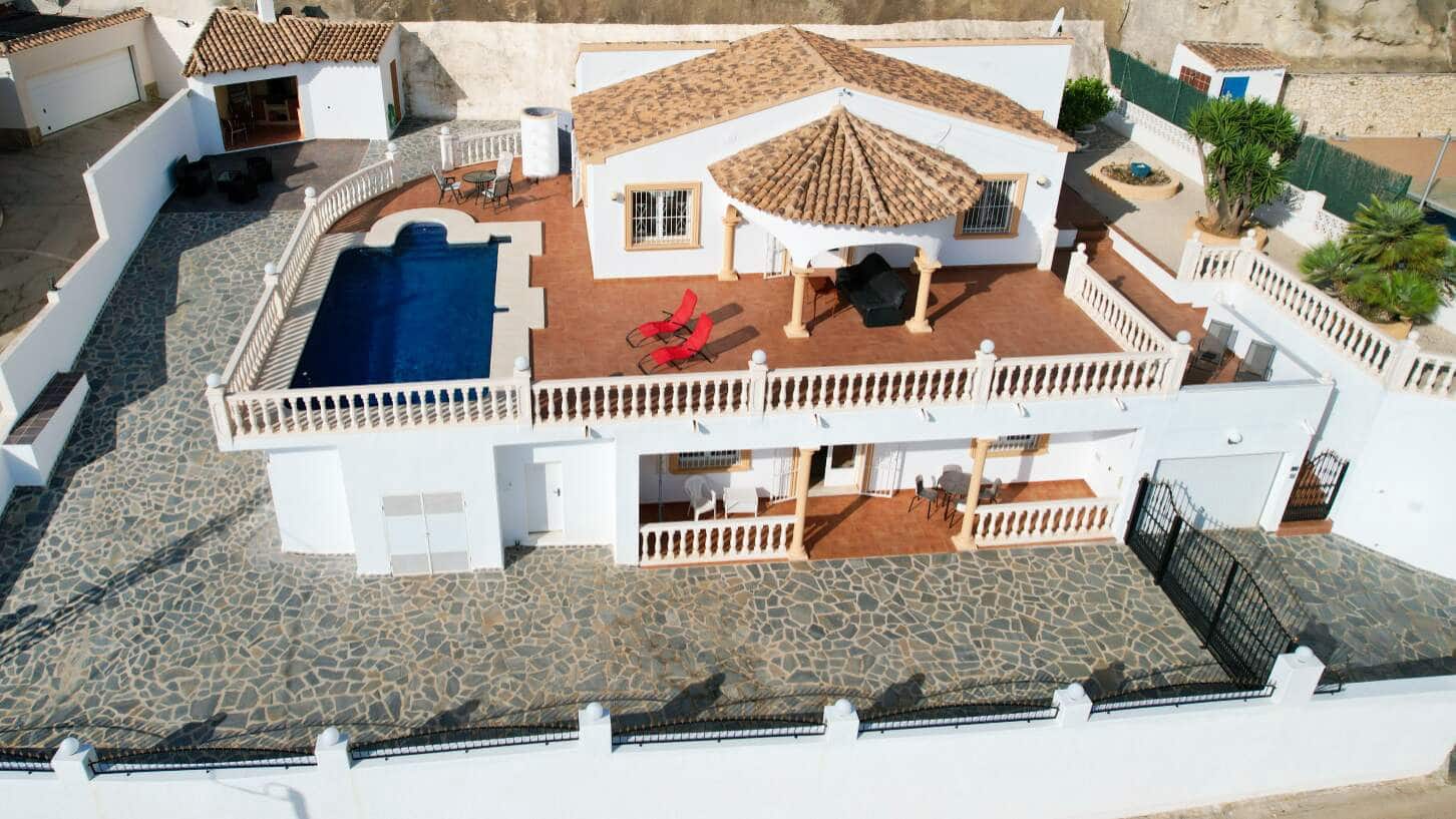 4 bedroom Villa for sale in Calpe / Calp with pool garage - € 690,000 (Ref: 10004557)