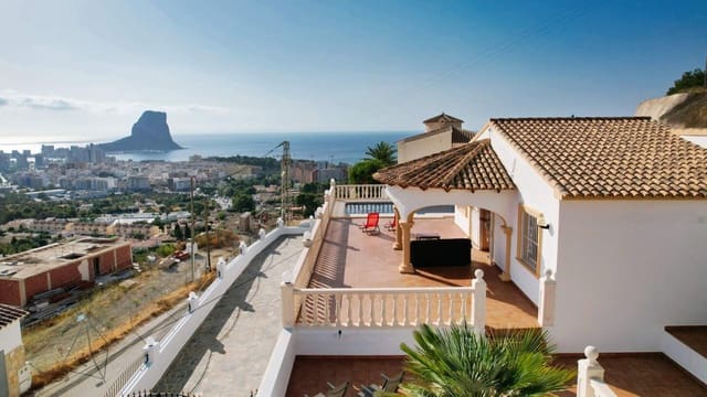 4 makuuhuone Huvila myytävänä paikassa Calpe / Calp mukana uima-altaan 
autotalli - 690 000 € (Ref: 10004557)