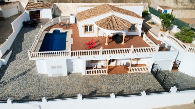 4 makuuhuone Huvila myytävänä paikassa Calpe / Calp mukana uima-altaan 
autotalli - 690 000 € (Ref: 10004557)