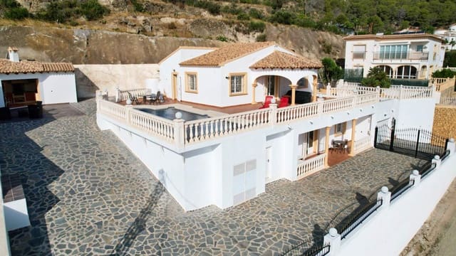 4 makuuhuone Huvila myytävänä paikassa Calpe / Calp mukana uima-altaan 
autotalli - 690 000 € (Ref: 10004557)