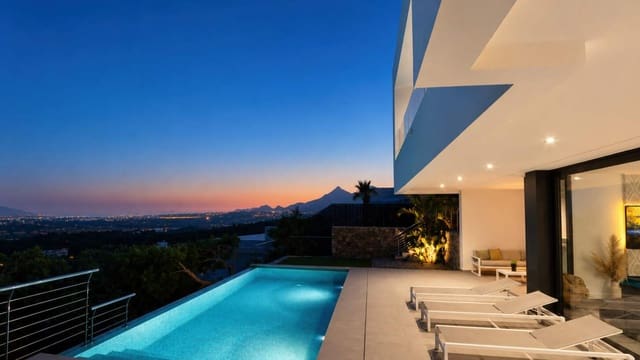 4 bedroom Villa for sale in Altea with pool garage - € 1,445,000 (Ref: 10017602)
