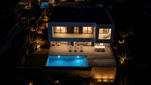 4 bedroom Villa for sale in Altea with pool garage - € 1,445,000 (Ref: 10017602)