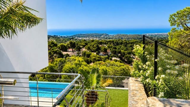 4 bedroom Villa for sale in Altea with pool garage - € 1,445,000 (Ref: 10017602)