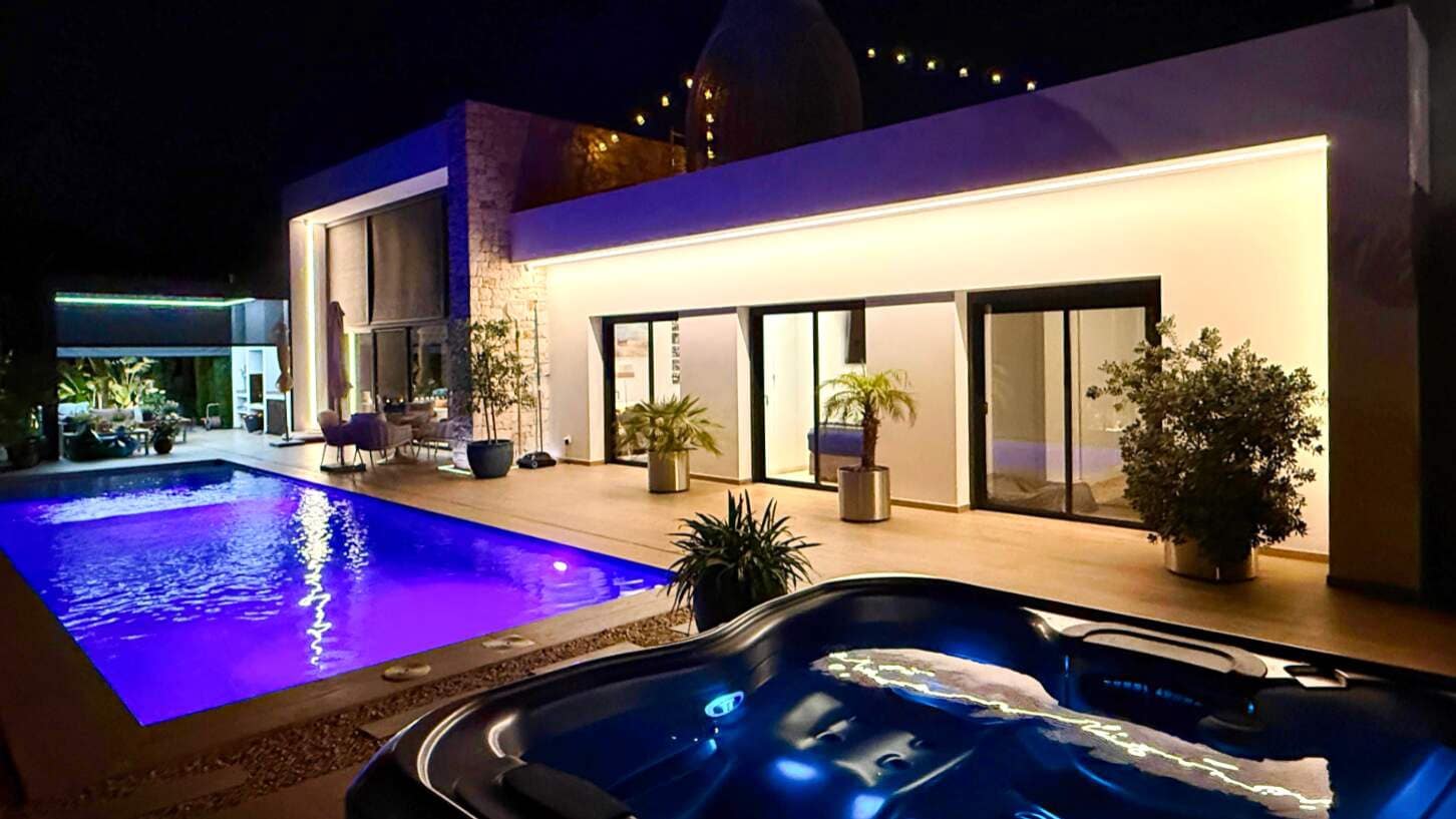 3 soveværelse Villa til salg i Benissa med swimmingpool garage - € 1.690.000 (Ref: 10017603)