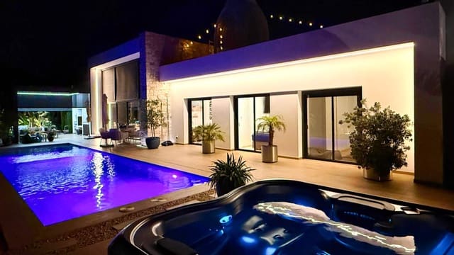 3 soveværelse Villa til salg i Benissa med swimmingpool garage - € 1.690.000 (Ref: 10017603)