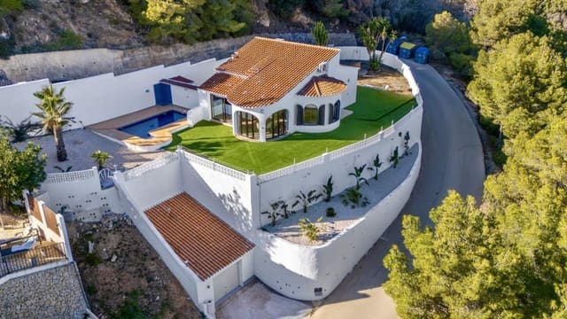 3 soveværelse Villa til salg i Calpe / Calp med swimmingpool garage - € 699.000 (Ref: 10017604)