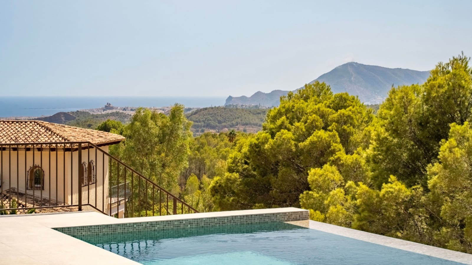 4 bedroom Villa for sale in Altea with garage - € 1,795,000 (Ref: 10051941)