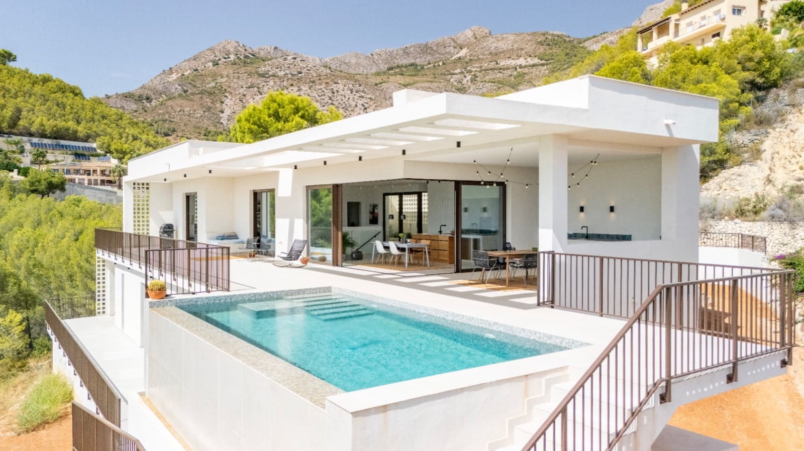 4 bedroom Villa for sale in Altea with garage - € 1,795,000 (Ref: 10051941)