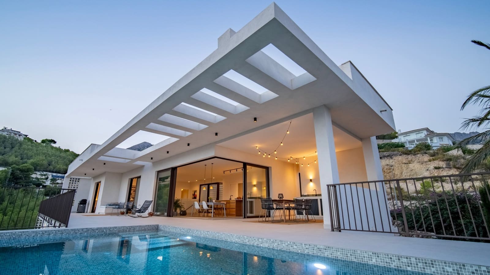 4 bedroom Villa for sale in Altea with garage - € 1,795,000 (Ref: 10051941)