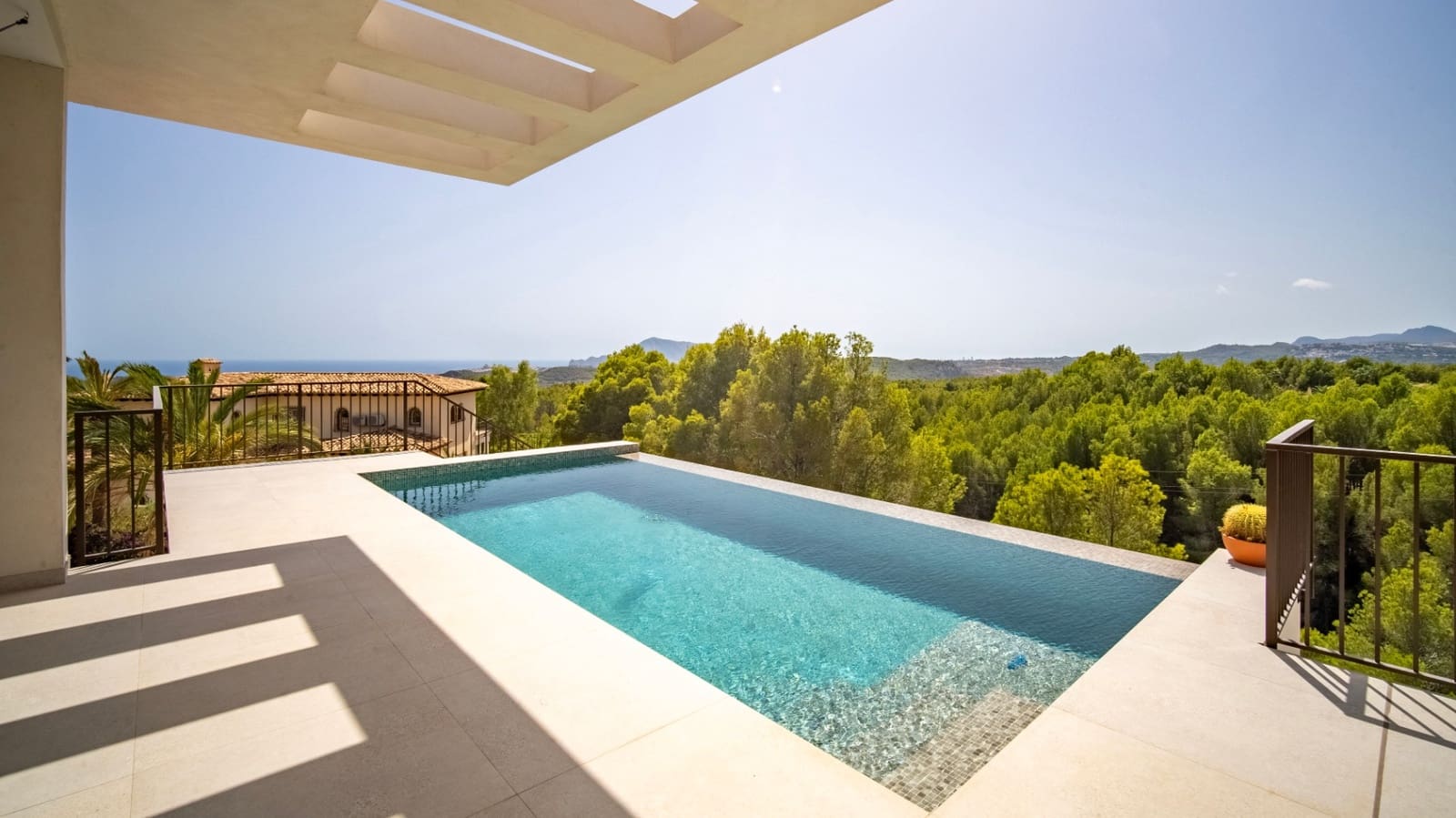 4 bedroom Villa for sale in Altea with garage - € 1,795,000 (Ref: 10051941)