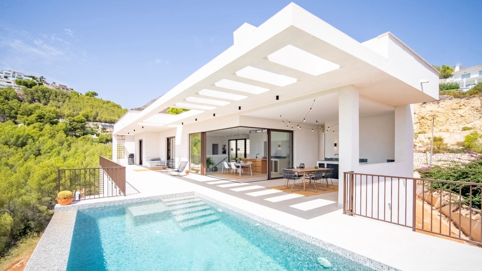 4 bedroom Villa for sale in Altea with garage - € 1,795,000 (Ref: 10051941)