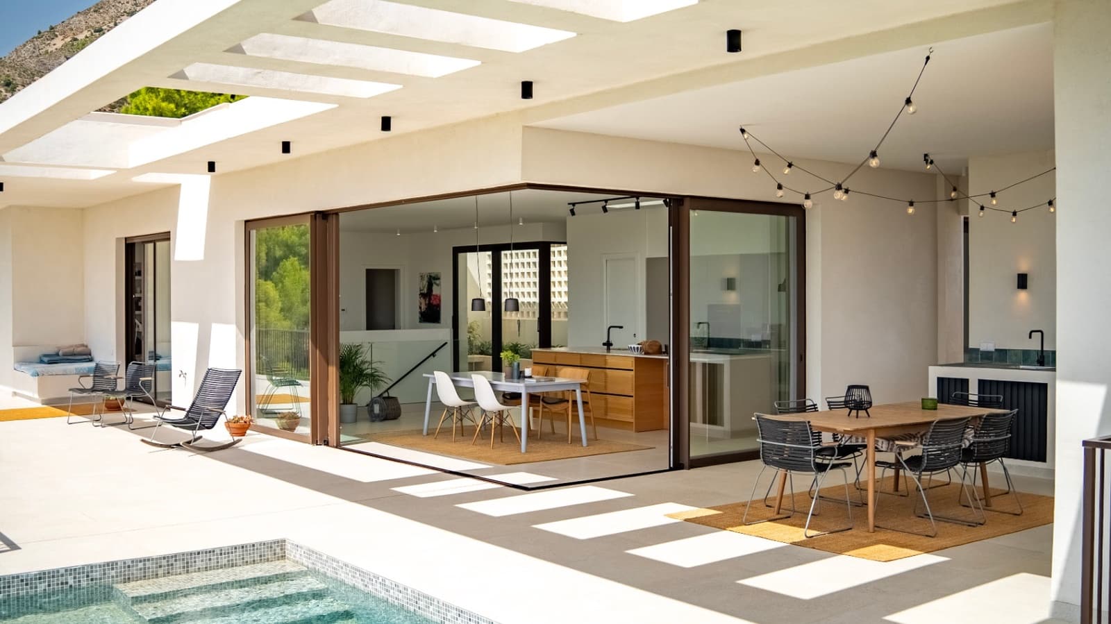4 bedroom Villa for sale in Altea with garage - € 1,795,000 (Ref: 10051941)