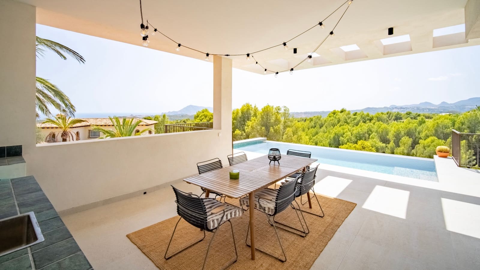 4 bedroom Villa for sale in Altea with garage - € 1,795,000 (Ref: 10051941)