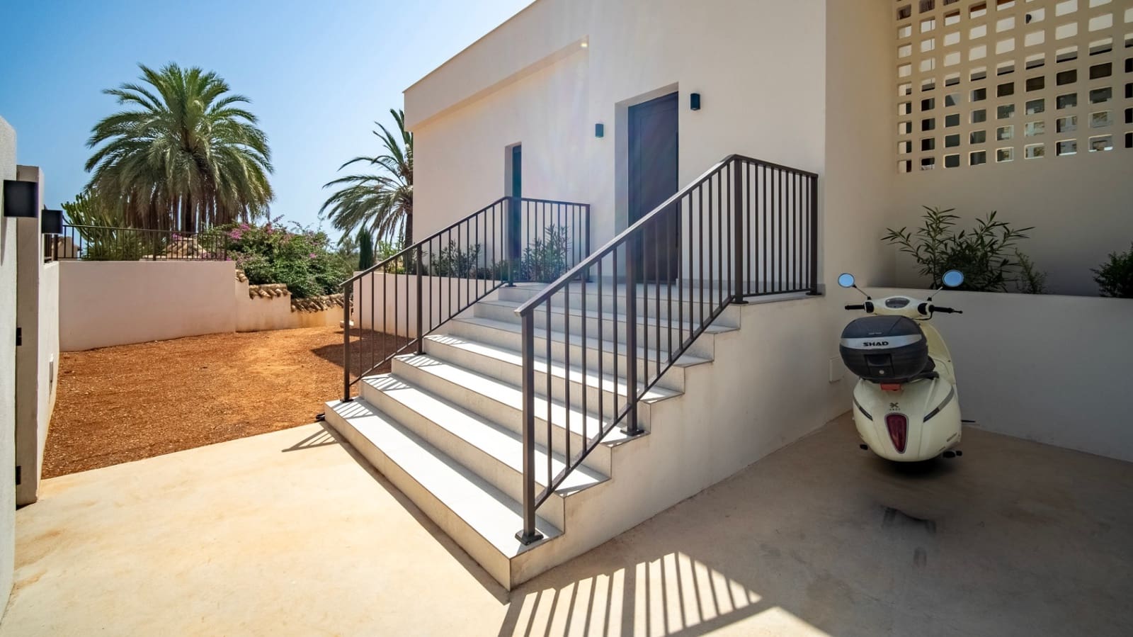 4 bedroom Villa for sale in Altea with garage - € 1,795,000 (Ref: 10051941)