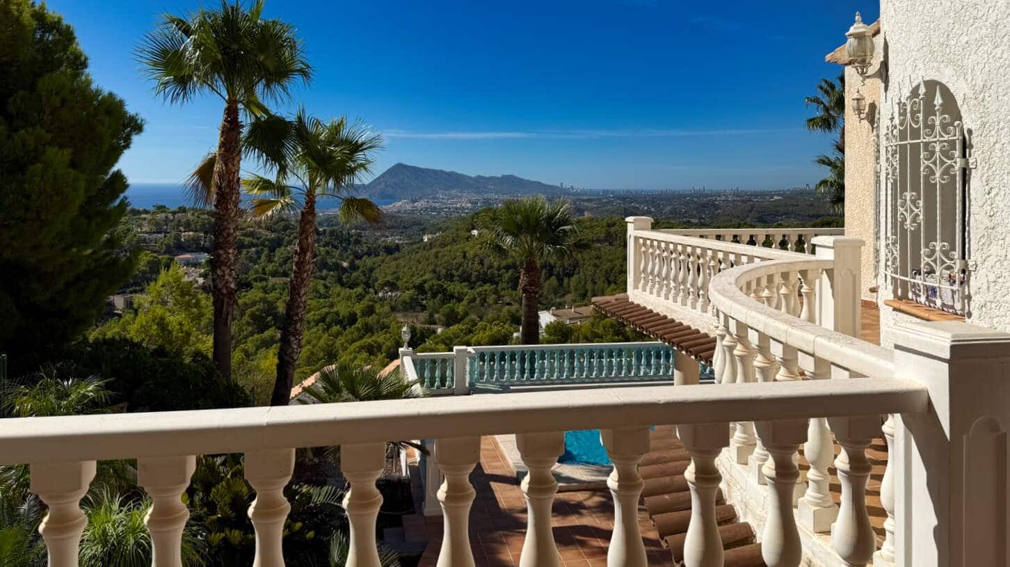 4 bedroom Villa for sale in Altea with pool garage - € 995,000 (Ref: 10158734)