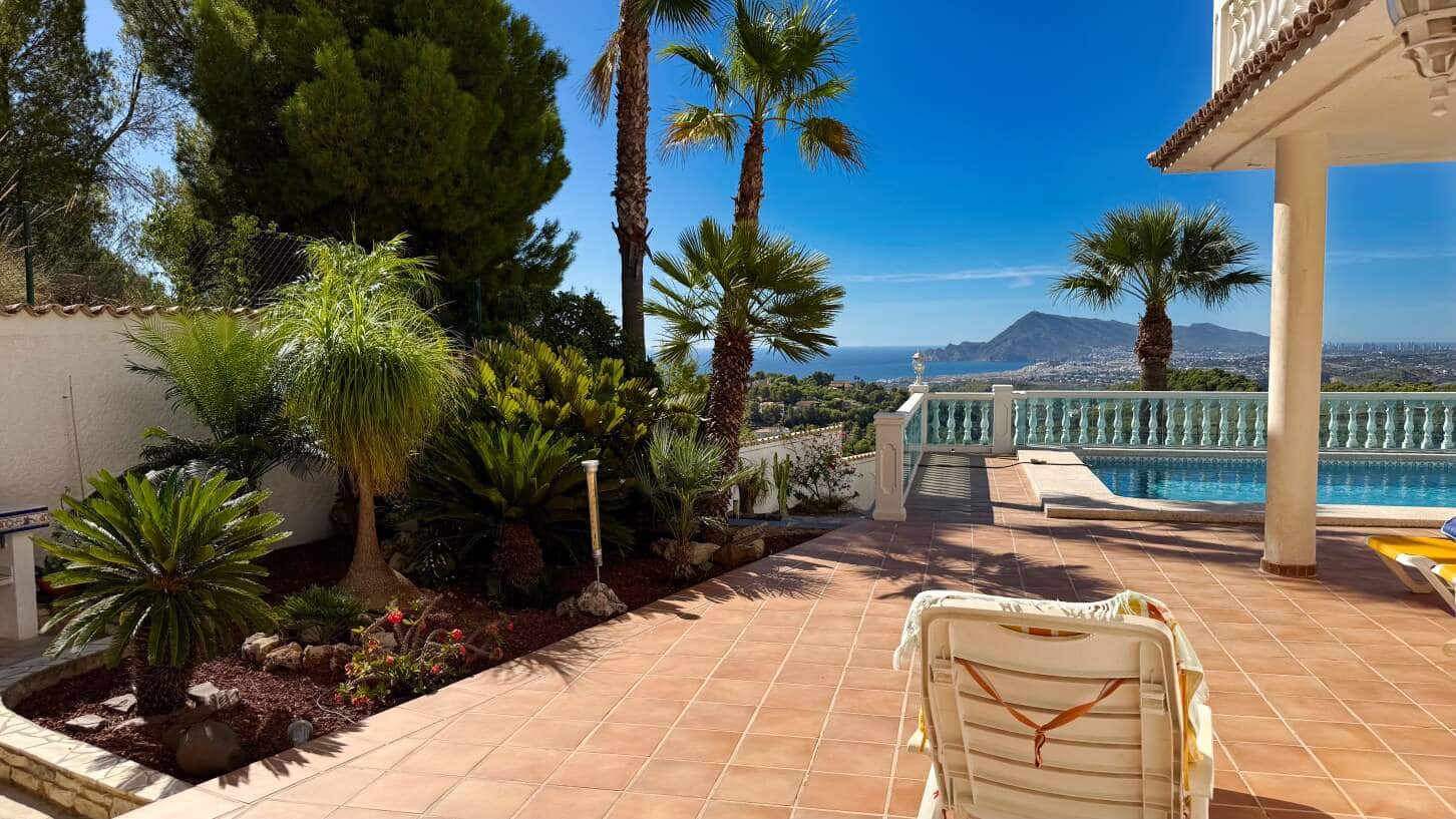 4 bedroom Villa for sale in Altea with pool garage - € 995,000 (Ref: 10158734)