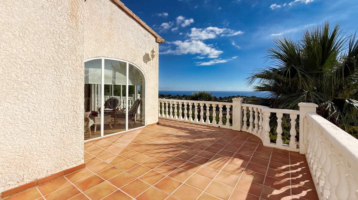 4 bedroom Villa for sale in Altea with pool garage - € 995,000 (Ref: 10158734)