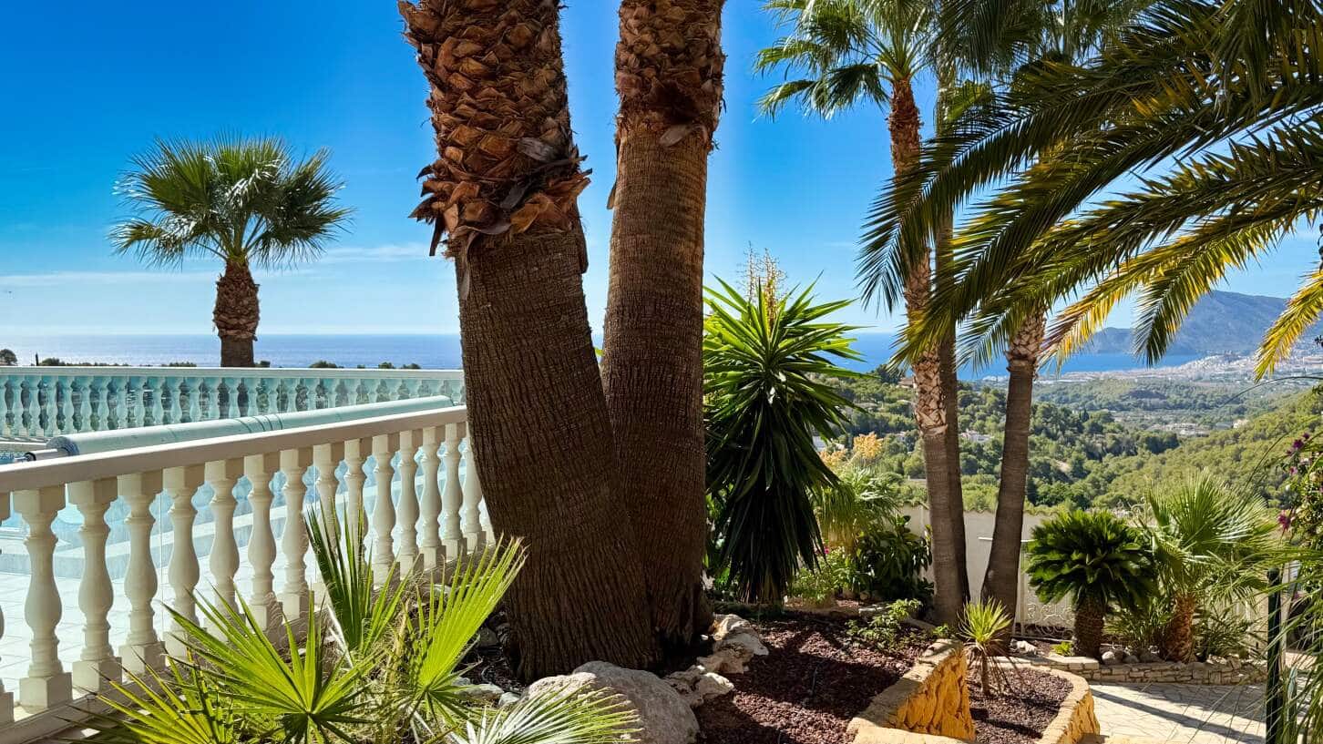 4 bedroom Villa for sale in Altea with pool garage - € 995,000 (Ref: 10158734)