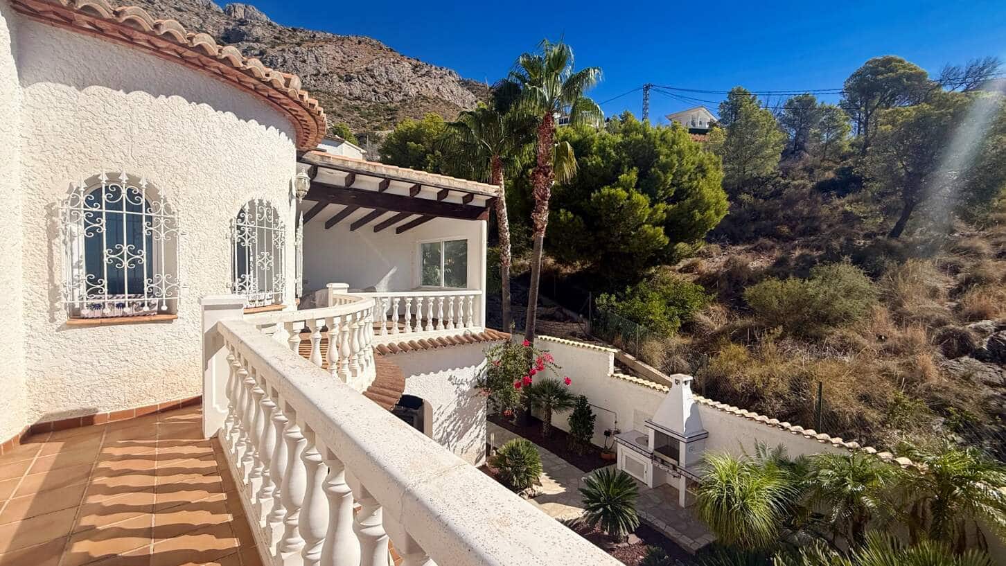 4 bedroom Villa for sale in Altea with pool garage - € 995,000 (Ref: 10158734)