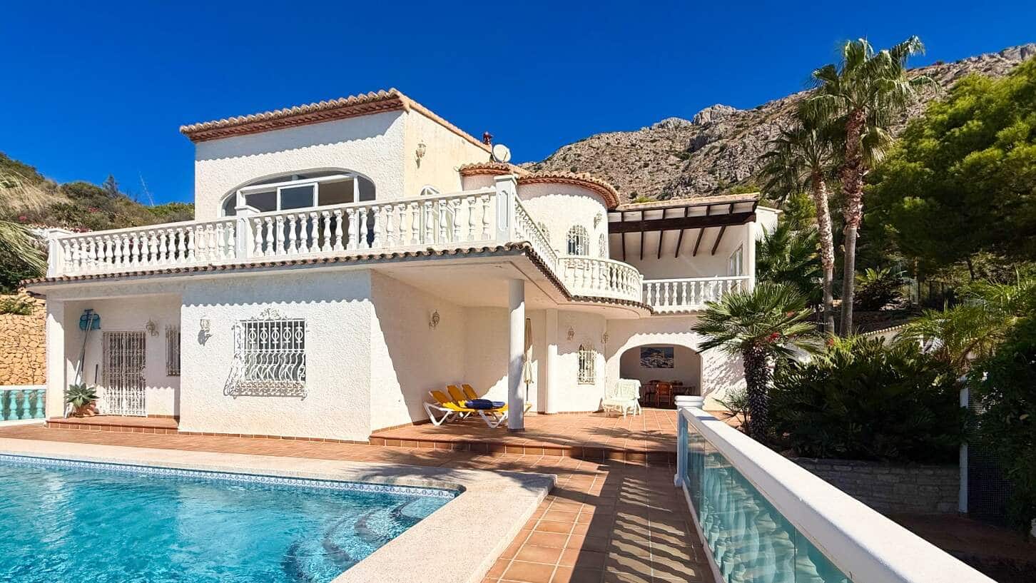 4 bedroom Villa for sale in Altea with pool garage - € 995,000 (Ref: 10158734)