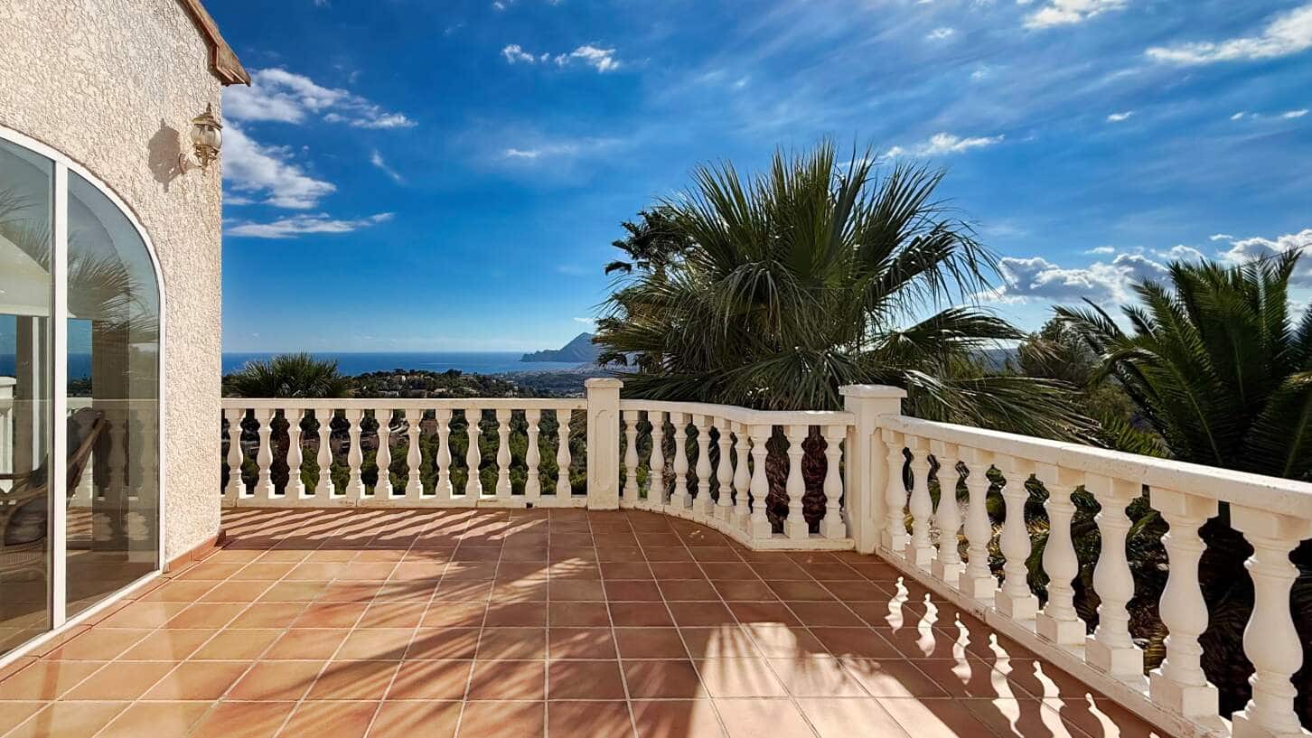 4 bedroom Villa for sale in Altea with pool garage - € 995,000 (Ref: 10158734)